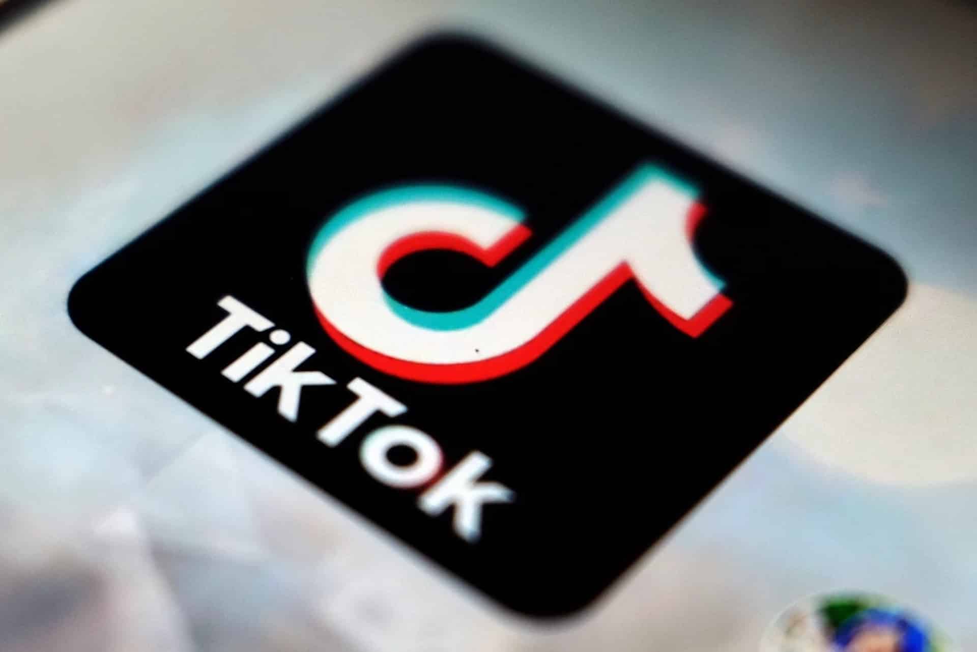 Malaysia bars under-16s from owning social media accounts