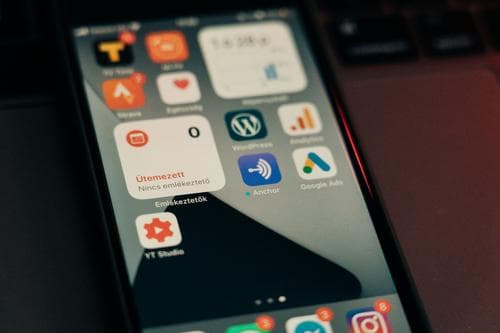 Taboola trades below targets after first profitable AI-driven growth