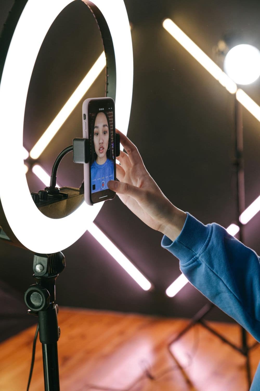 China forces credential checks for influencer advice topics