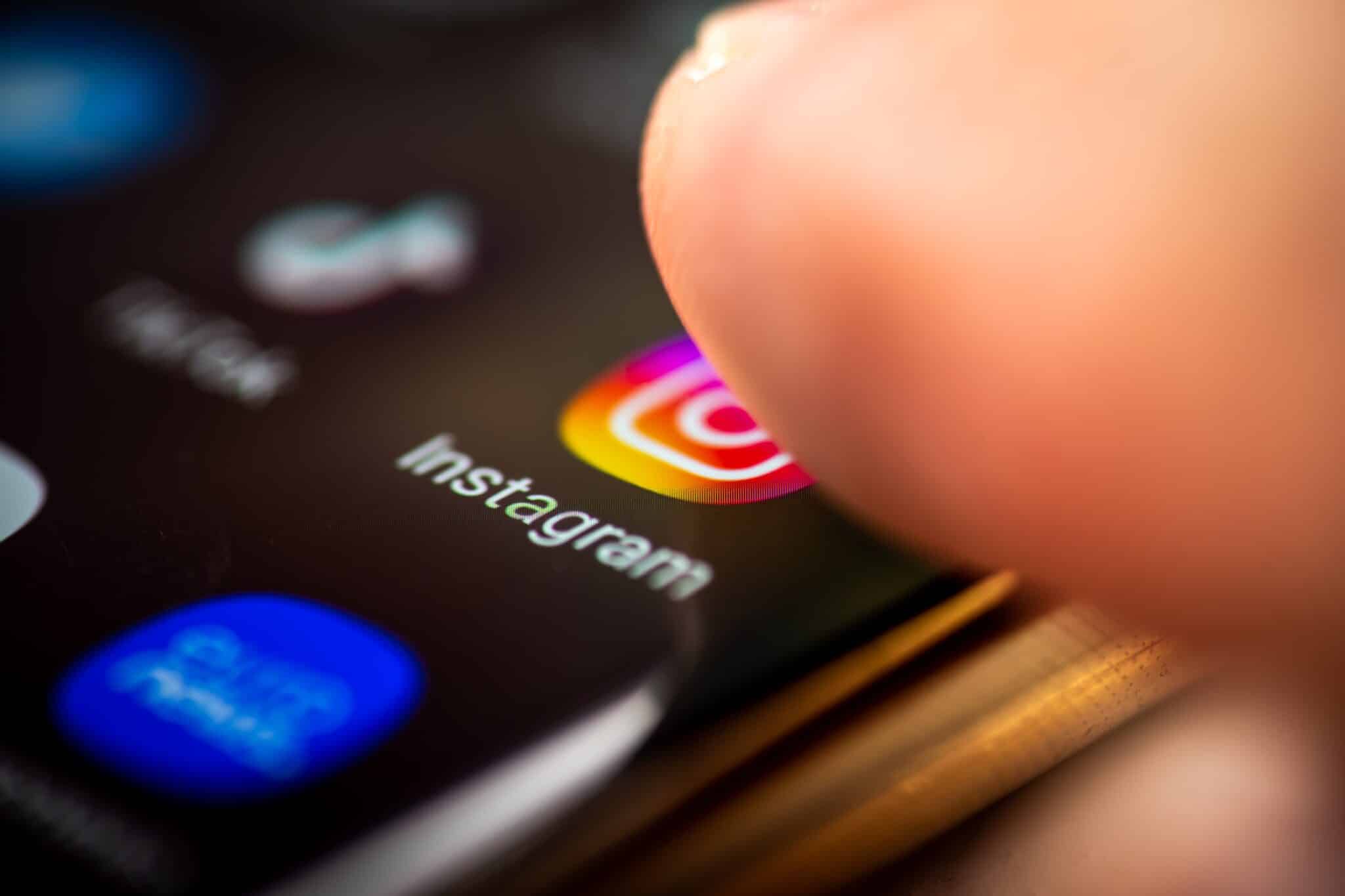 Keir Starmer backs rapid UK social media age checks