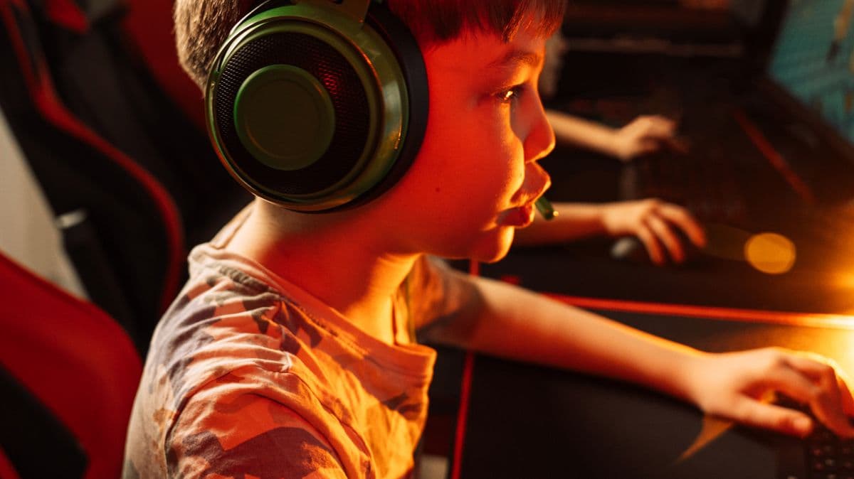 UK Eyes Gaming Chat Restrictions for Minors, Citing Stranger Pairing Concerns