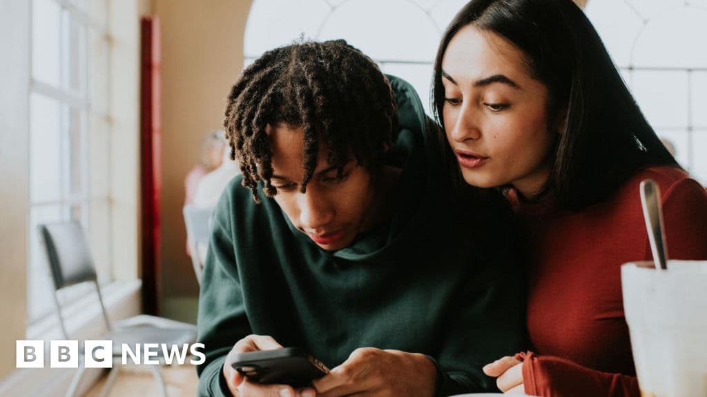 UK to ban under-16s from major social media platforms by 2027