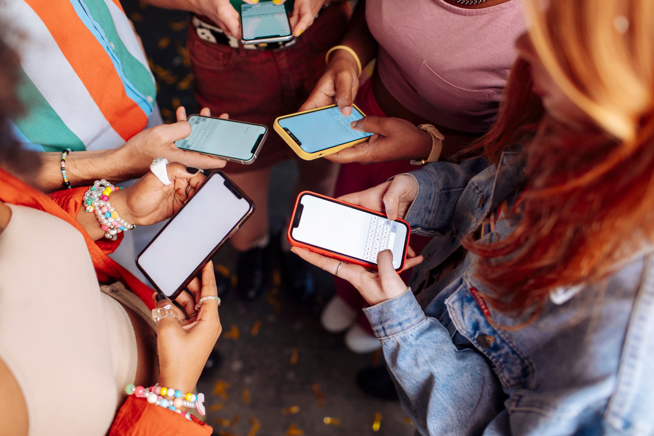 EU expert panel rejects blanket social media bans for older teenagers