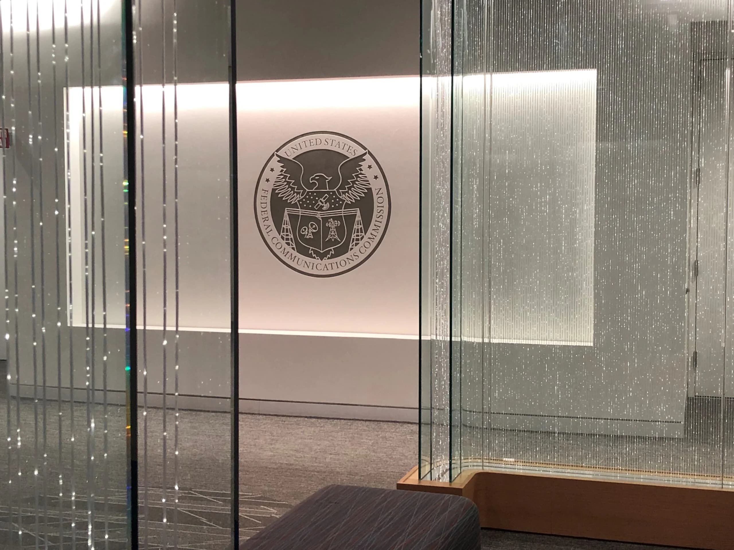 Local broadcasters push FCC to end network vMVPD negotiation control