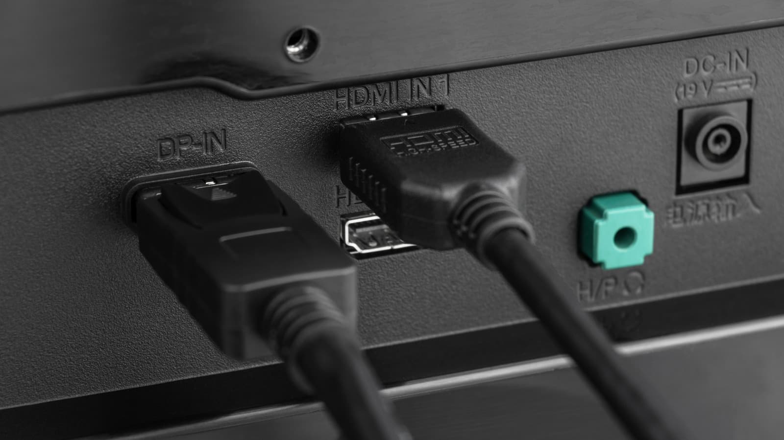 HDMI 2.1b Retains Living Room Dominance Despite DisplayPort's Bandwidth Superiority
