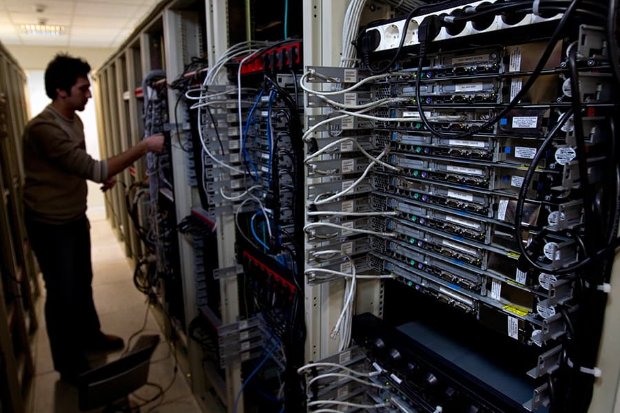 Direct-to-Cell Technology Targets 2027 Launch to Bypass State Internet Blackouts